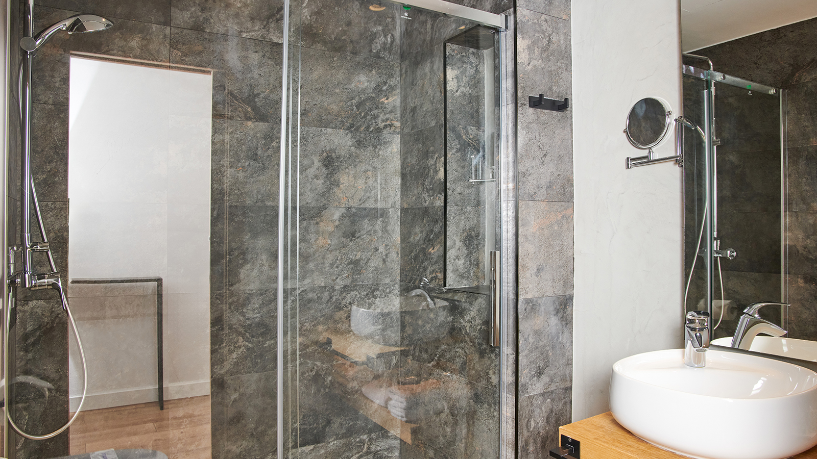 Baño premium Apartamentos Ardales